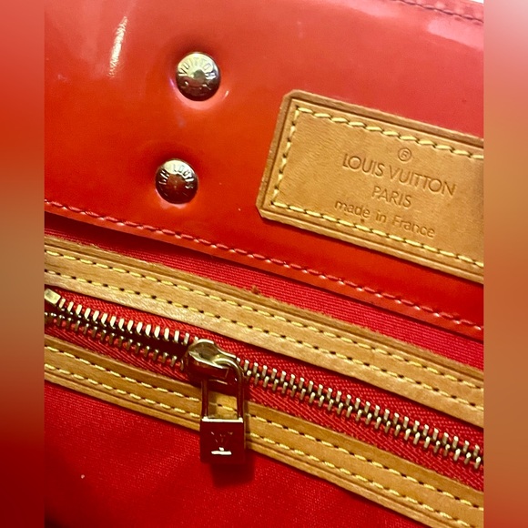 Louis Vuitton Monogram Vernis Reade PM - Picture 9 of 15